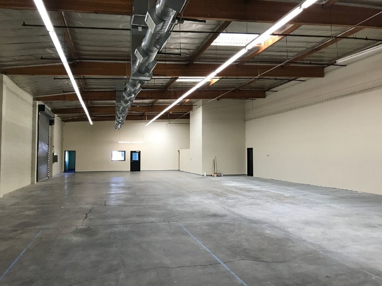 More Photos Of 1552-1556 W Embassy St, Anaheim Warehouse For Lease