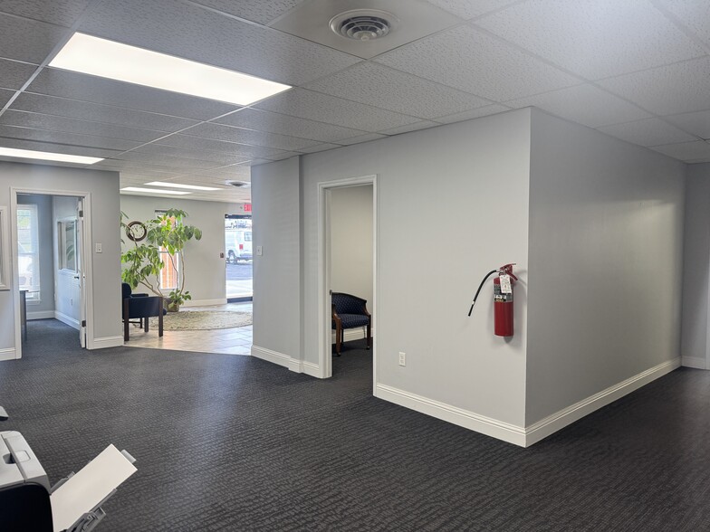 More Photos Of 2222 Mason Ln, Ballwin Showroom For Sale