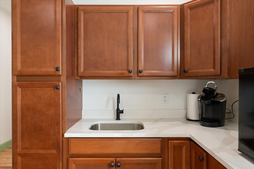 More Photos Of 21 Boston Rd, Southborough Flex For Lease