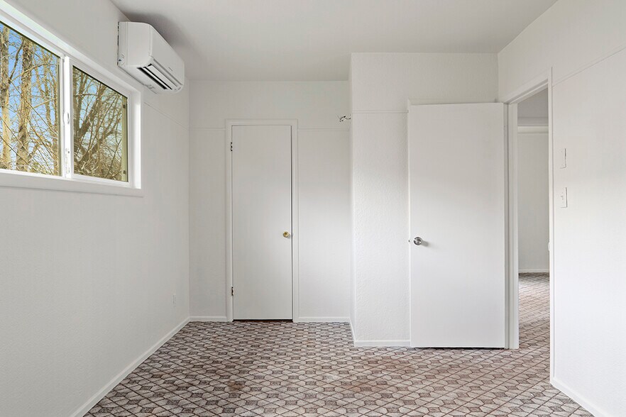 More Photos Of 2660 NW Vine St, Grants Pass Manufacturing For Sale