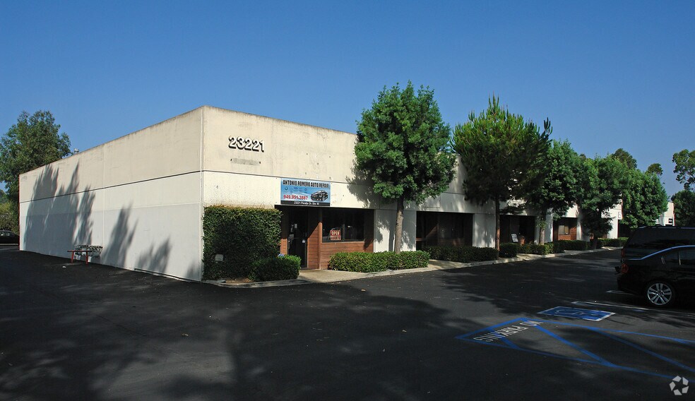 More Photos Of 23221 Peralta Dr, Laguna Hills Light Manufacturing For Lease