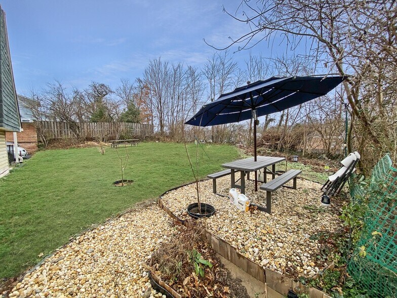 More Photos Of 108 Church St NE, Vienna Freestanding For Sale