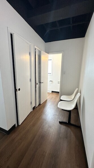 More Photos Of 2110 W 75th St, Prairie Village Unknown For Lease