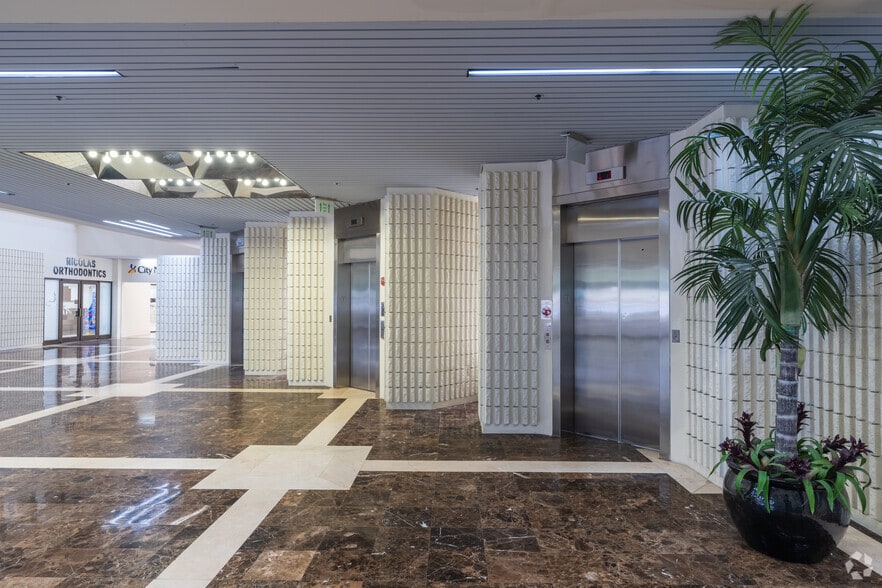 More Photos Of 7000 W Palmetto Park Rd, Boca Raton Office Residential For Lease