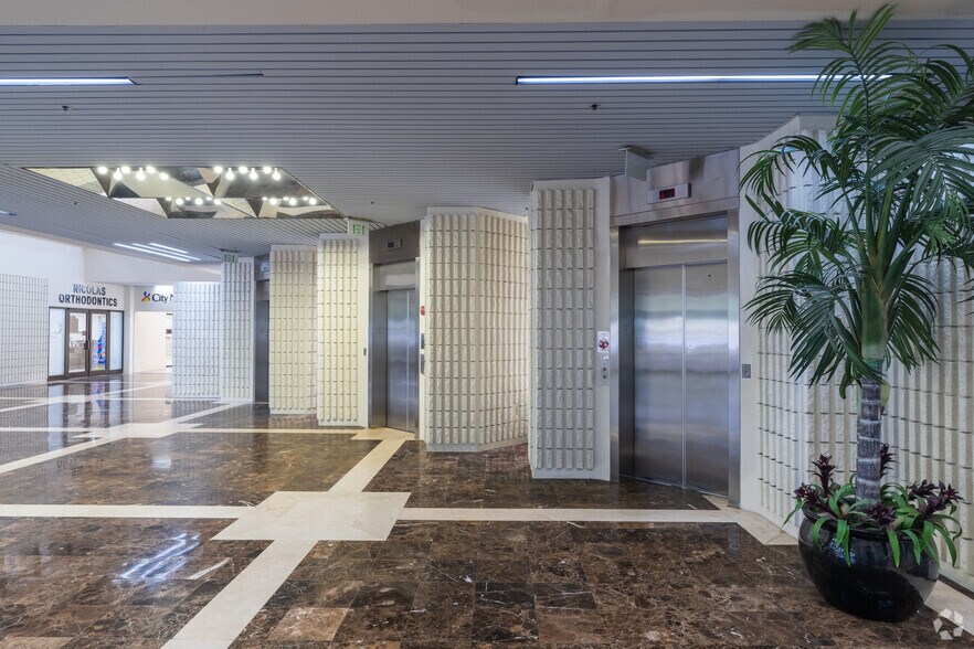 More Photos Of 7000 W Palmetto Park Rd, Boca Raton Office Residential For Lease