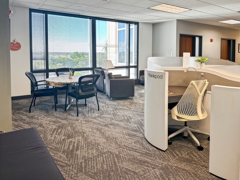 More Photos Of 9160 Forum Corporate Pky, Fort Myers Coworking Space