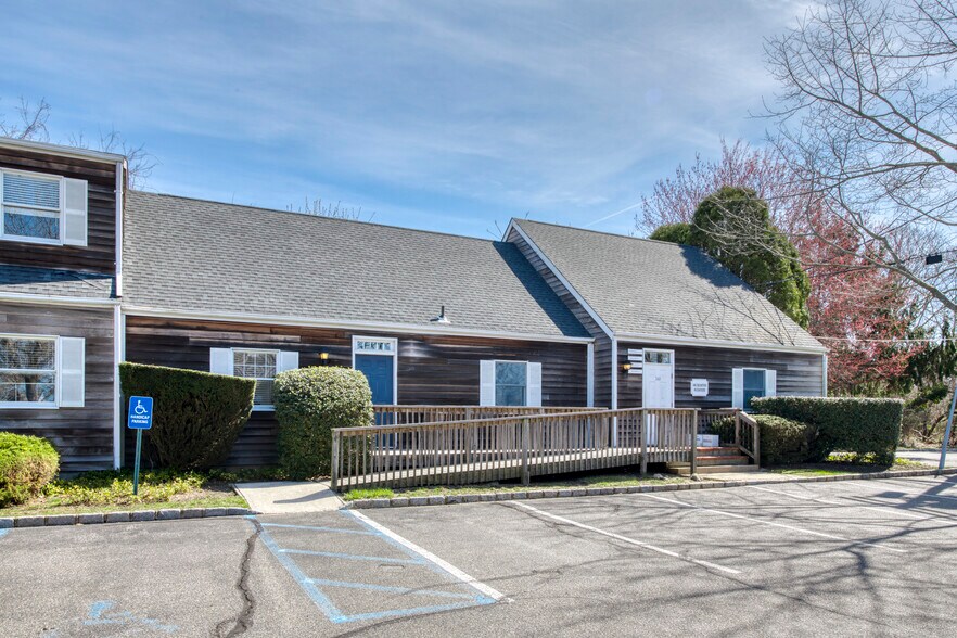 More Photos Of 349 Meeting House Ln, Southampton Healthcare For Lease