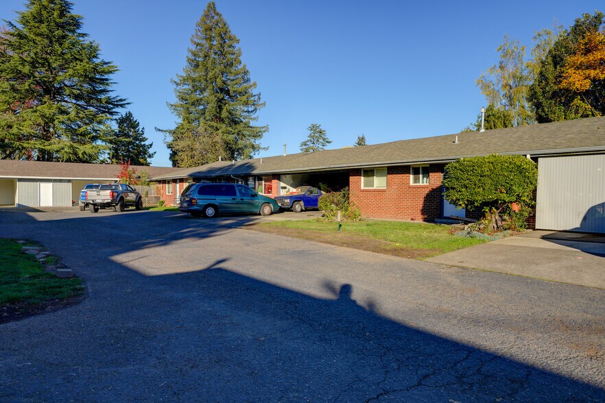 More Photos Of 1049 SE Walnut St, Hillsboro Apartments For Sale