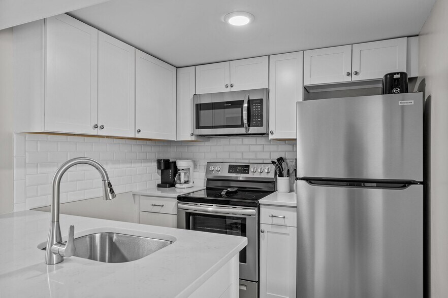 More Photos Of 119 W Bogue Blvd, Atlantic Beach Apartments For Sale