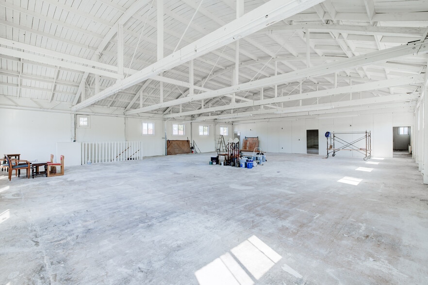 More Photos Of 4337 147th St, Lawndale Industrial For Sale