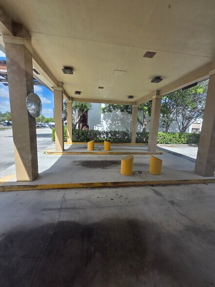 More Photos Of 5991 Anglers Ave, Fort Lauderdale Bank For Lease