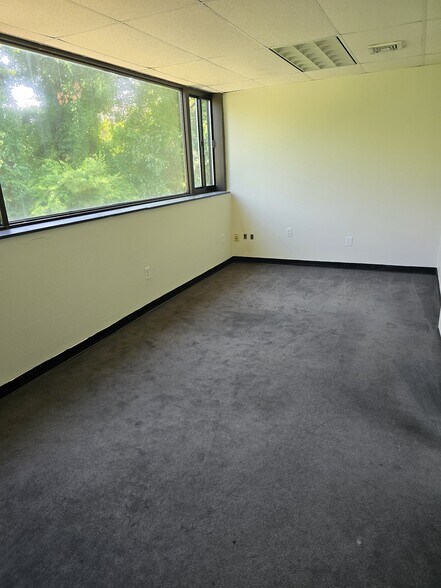 More Photos Of 201 Great Rd, Acton Office For Lease
