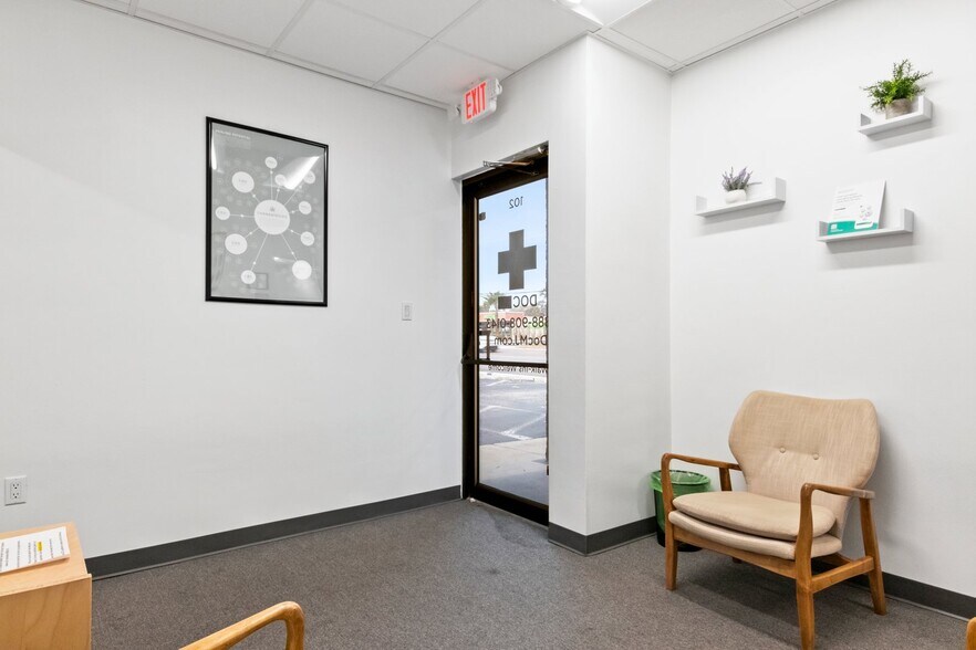 More Photos Of 2433 Gulf To Bay Blvd, Clearwater Storefront Retail Office For Lease