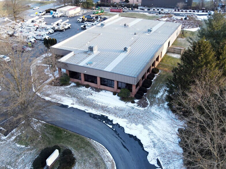 More Photos Of 3040 Industry Dr, Lancaster Flex For Sale