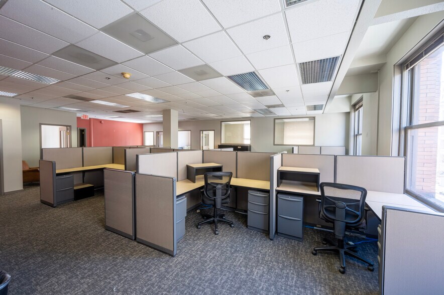 More Photos Of 221-277 SW Pine St, Portland Office For Sale