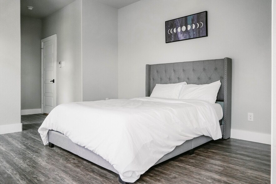 More Photos Of 4911 Alton Ave, Dallas Multifamily For Sale