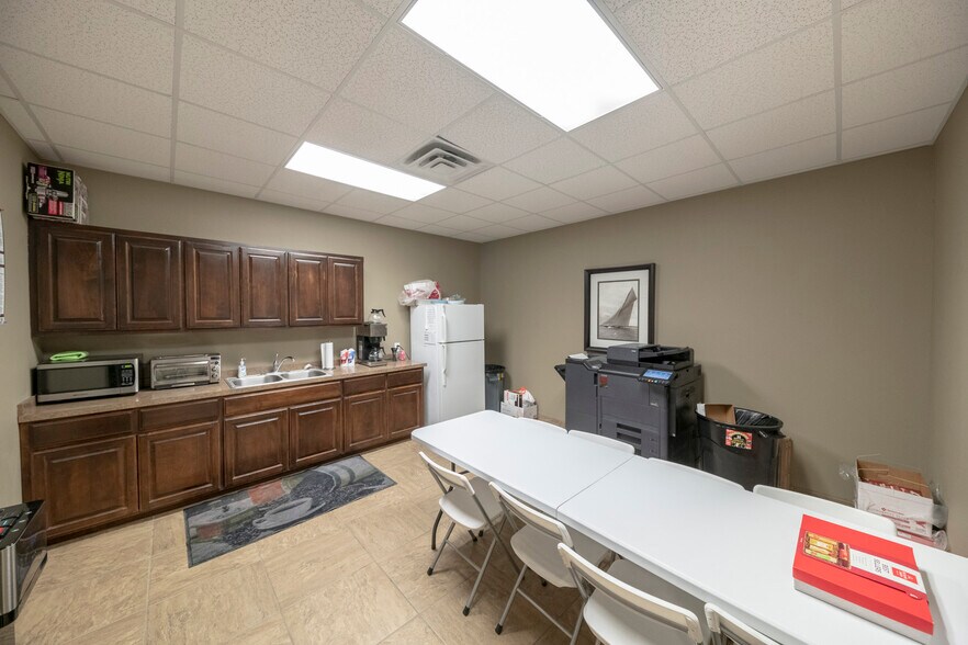 More Photos Of 3913 Fm 715, Midland Industrial For Sale