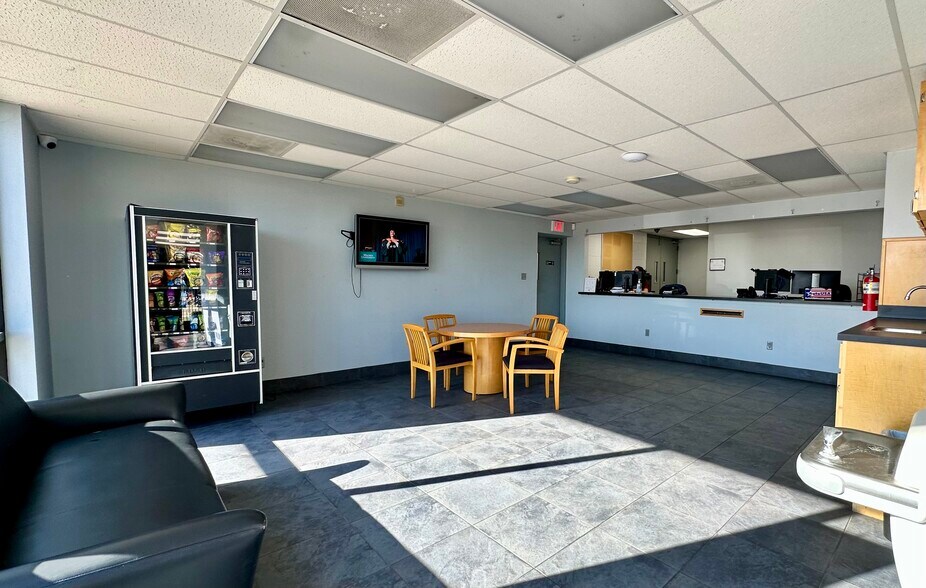 More Photos Of 1125 N Walton Walker Blvd, Irving Warehouse For Sale