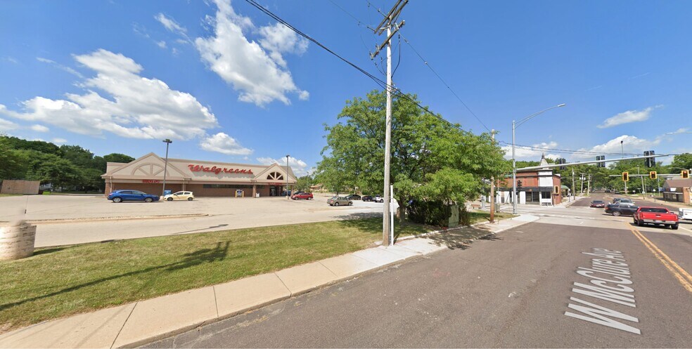 More Photos Of 2515 N Knoxville Ave, Peoria Drugstore For Lease