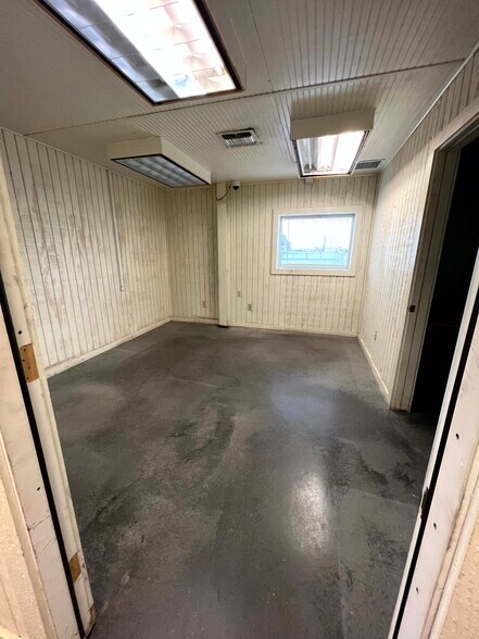 More Photos Of 744 FM 609, La Grange Service For Lease