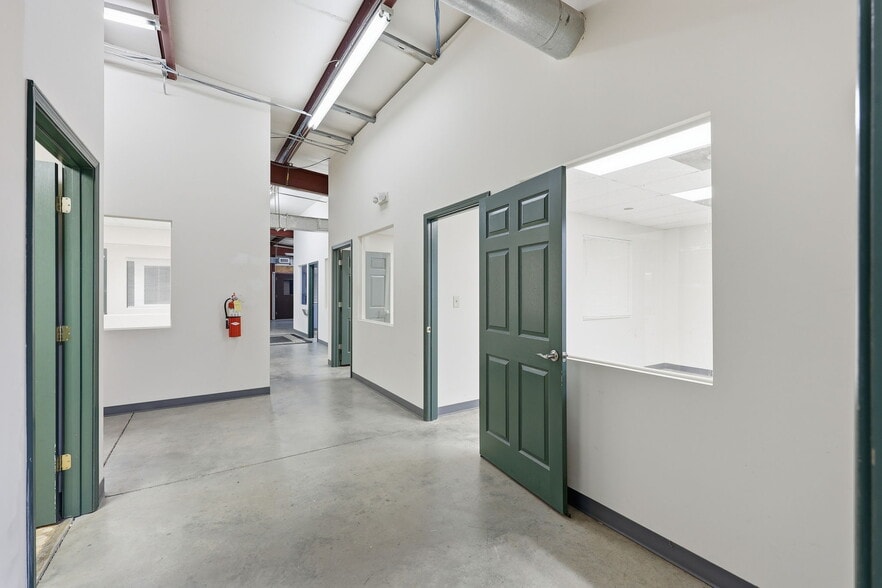 More Photos Of 3743 Old Flowery Branch Rd, Oakwood Warehouse For Lease