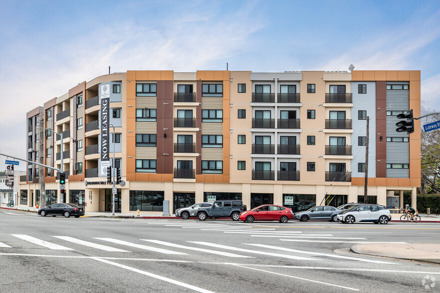 Primary Photo Of 11701 W Gateway Blvd, Los Angeles Apartments For Lease