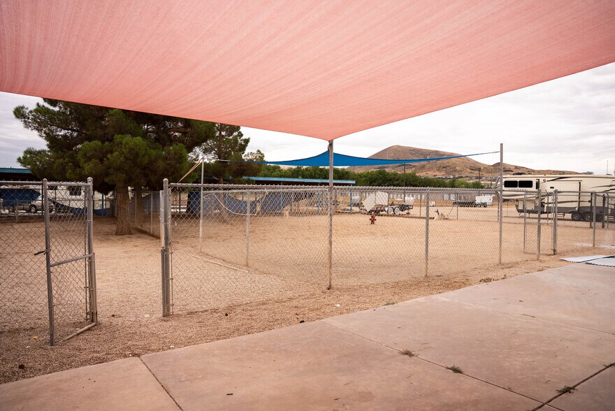 More Photos Of 1545 W State St, Hurricane Veterinarian Kennel For Lease
