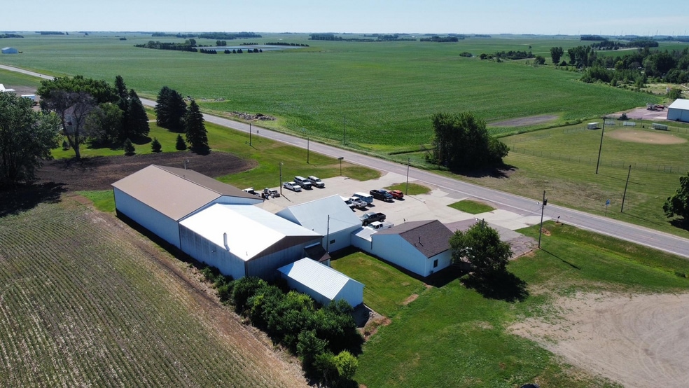 More Photos Of 525 Amy Ave, Round Lake General Retail For Sale