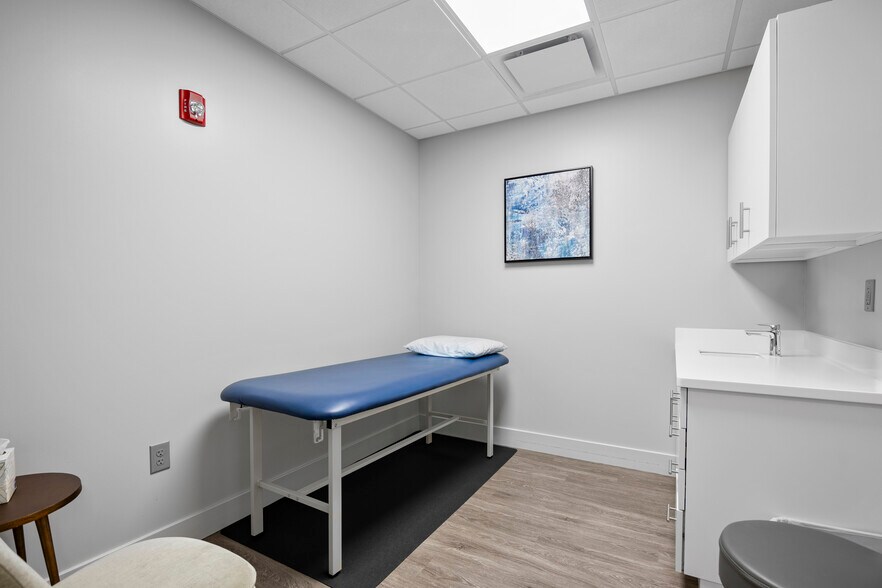 More Photos Of 711-713 Troy Schenectady Rd, Latham Medical For Lease