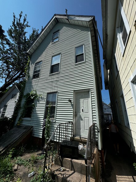 Primary Photo Of 121 Fillmore St, New Haven Multifamily For Sale