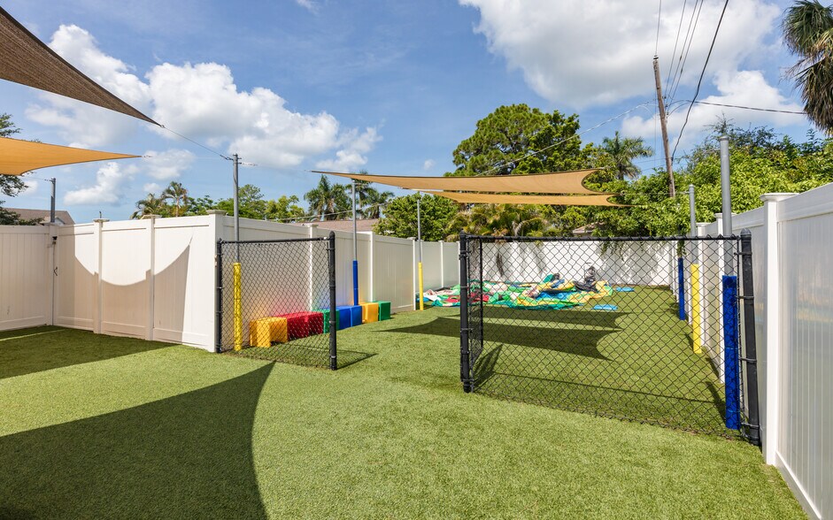More Photos Of 871 100th Ave N, Naples Freestanding For Sale