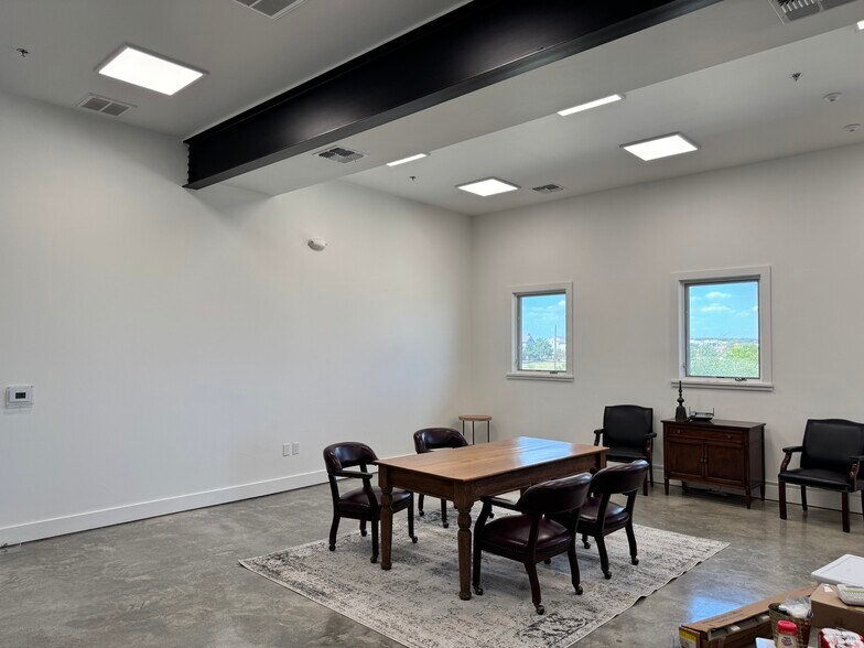 More Photos Of 330 Wonder World Dr, San Marcos Office For Lease