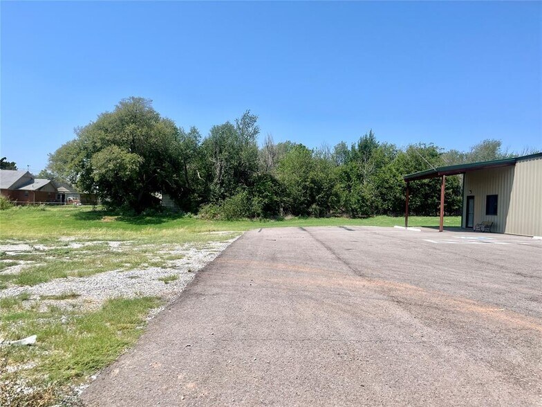 More Photos Of 2901 E Highway 37, Tuttle Flex For Sale