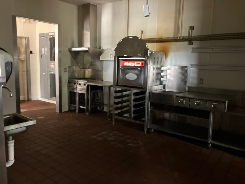 More Photos Of 772 W Bay St, East Tawas Restaurant For Sale