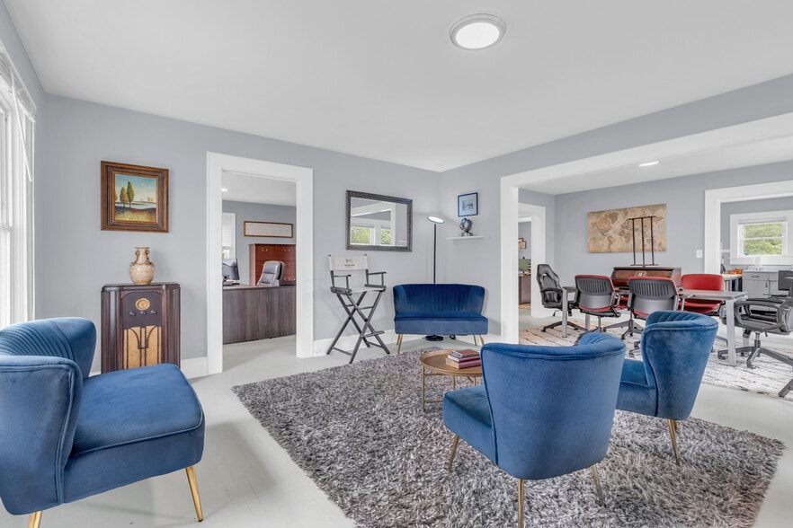 More Photos Of 1300 Laurens Rd, Greenville Office For Sale