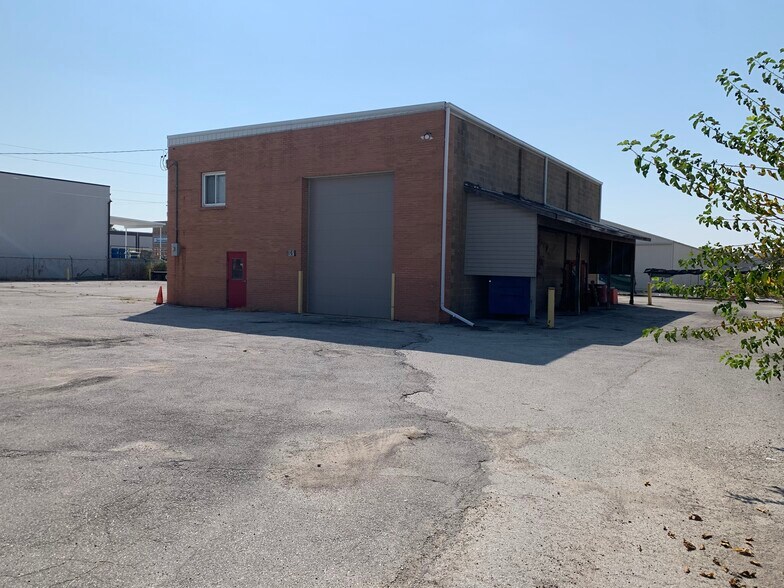 More Photos Of 8870 Frost Ave, Saint Louis Service For Lease