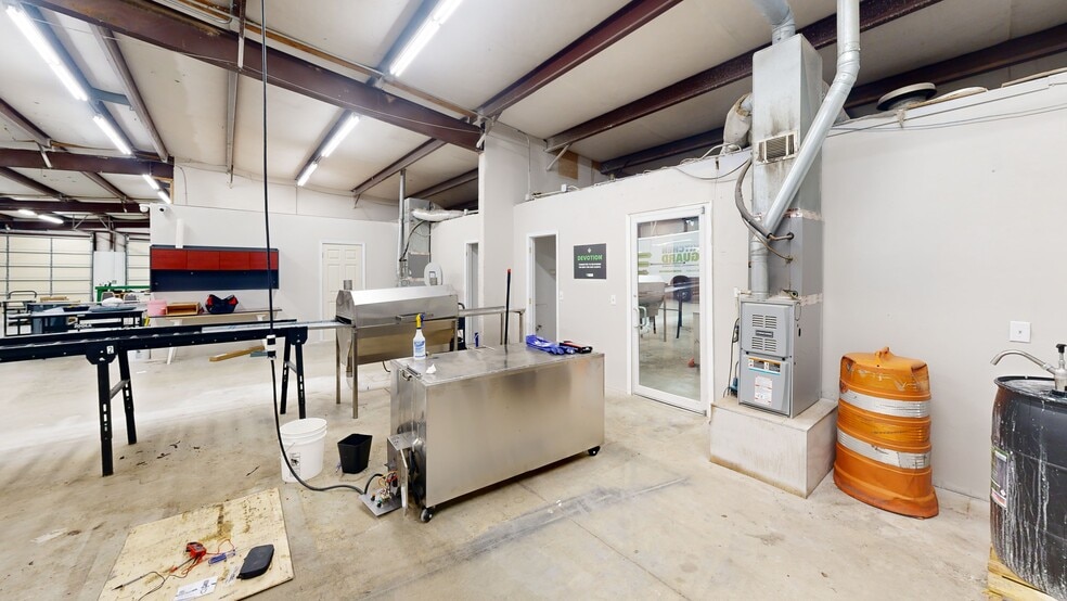 More Photos Of 1724 Acorn Dr, Rogers Warehouse For Lease