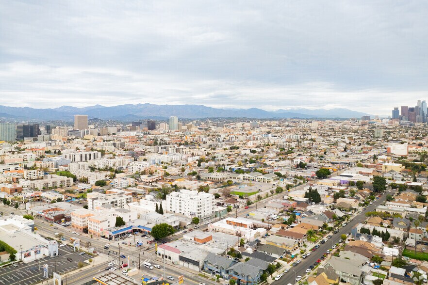 More Photos Of 3072-3084 W Pico Blvd, Los Angeles Storefront For Sale