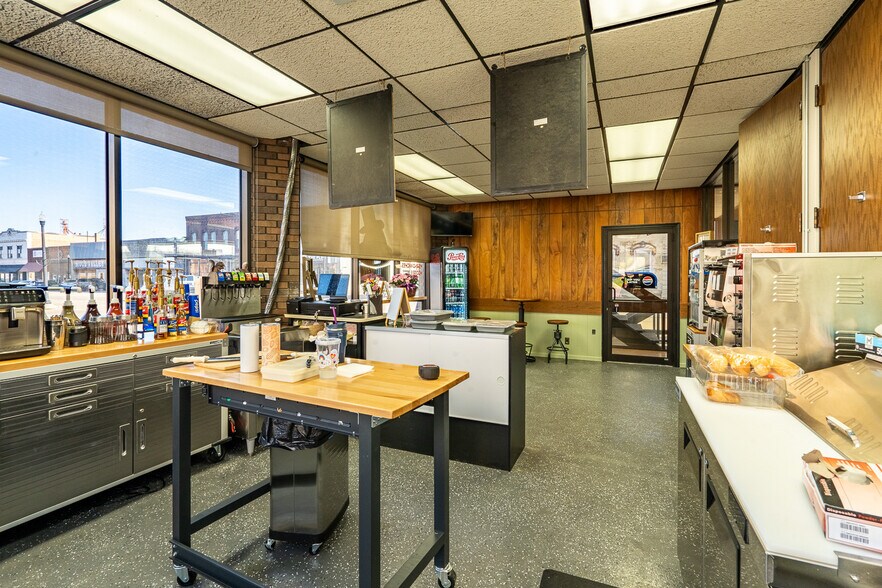 More Photos Of 102 W 5th St, Canton General Retail For Sale