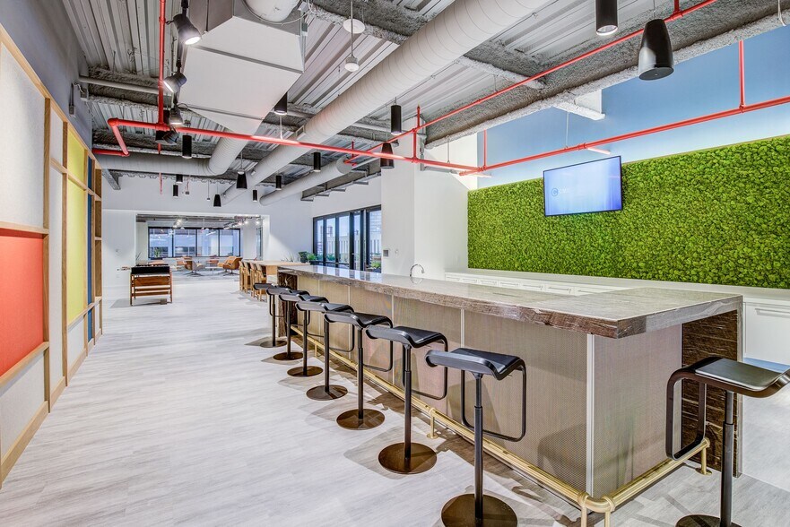 More Photos Of 200 N Broadway, Saint Louis Office For Lease