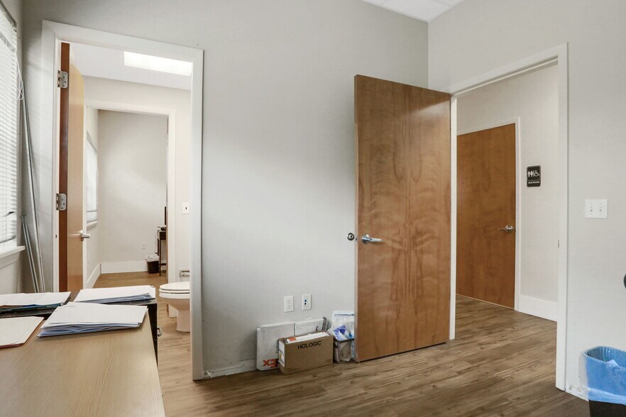 More Photos Of 1540 Business Center Dr, Orange Park Office For Lease