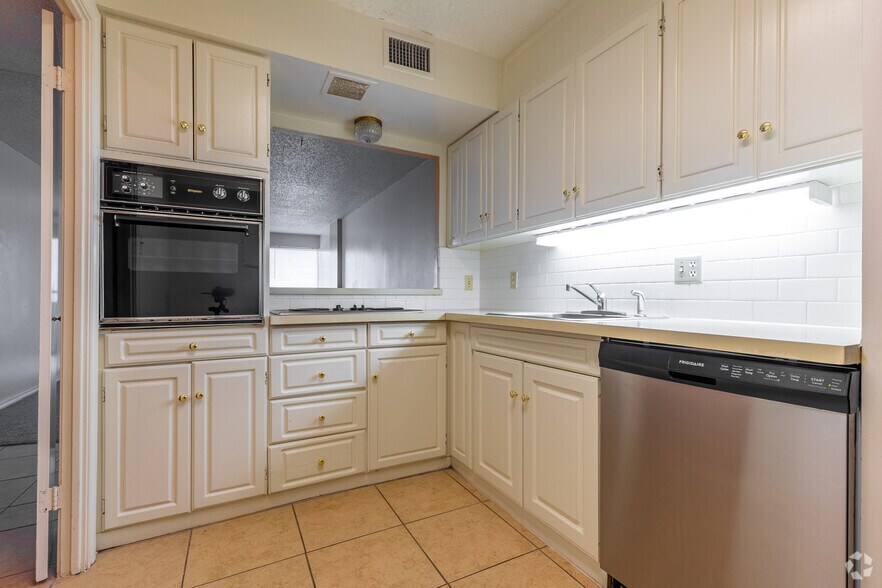 More Photos Of 1617 27th St, Lubbock Apartments For Sale
