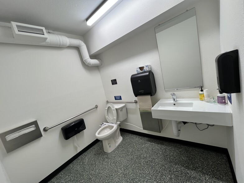 More Photos Of 1200 5th St, Berkeley Light Manufacturing For Lease