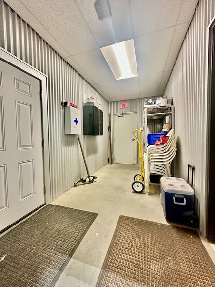 More Photos Of 602 US Highway 385 N, Seminole Flex For Sale