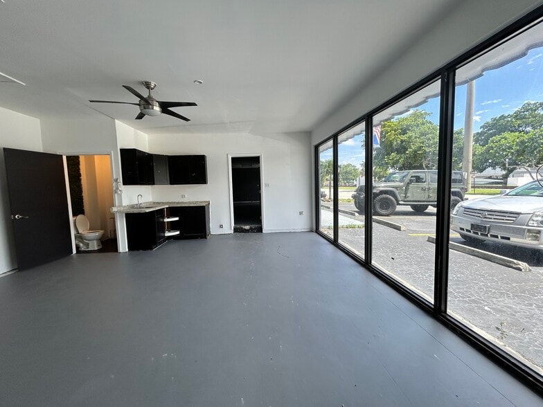 More Photos Of 1100 S Dixie Hwy, Hollywood Freestanding For Sale