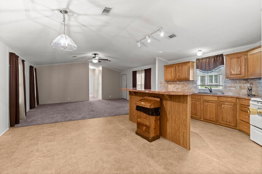 More Photos Of 3318 SH-146S, Livingston Mixed Retail For Sale