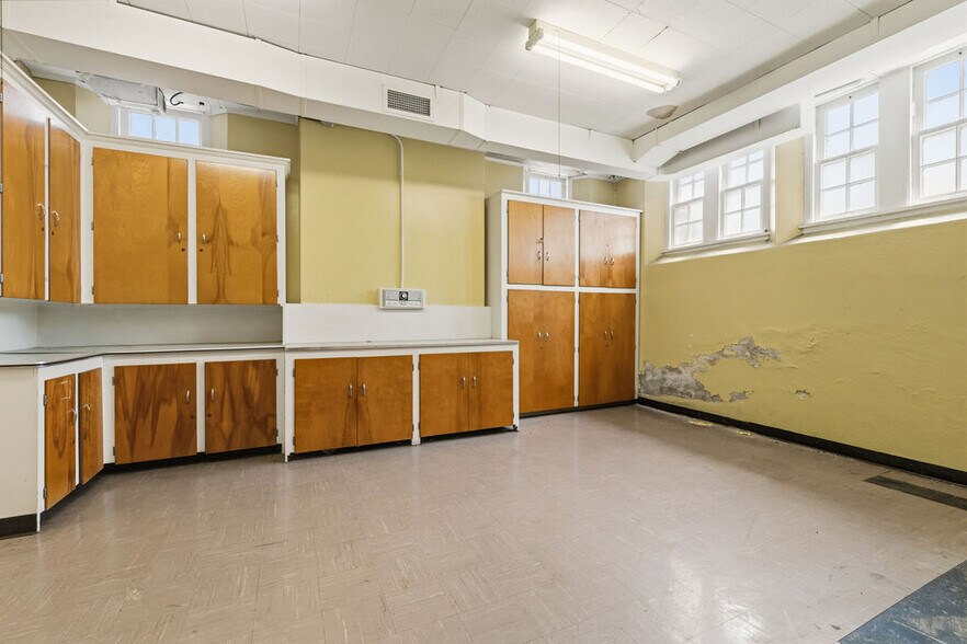 More Photos Of 350 E Tulane Rd, Columbus Religious Facility For Sale