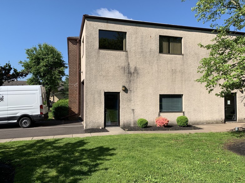 More Photos Of 7 Church Rd, Hatfield Office For Sale