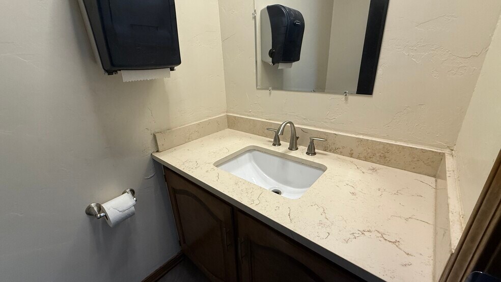 More Photos Of 1001 W Broadway St, Muskogee Medical For Sale