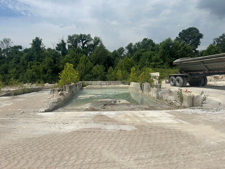 More Photos Of 5010 Old Alton Edwardsville Rd, Edwardsville Industrial For Sale
